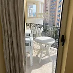Charming 1 Bedroom In Sunny アパート サニービーチ