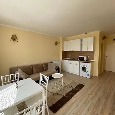 Charming 1 Bedroom In Sunny Apartamento